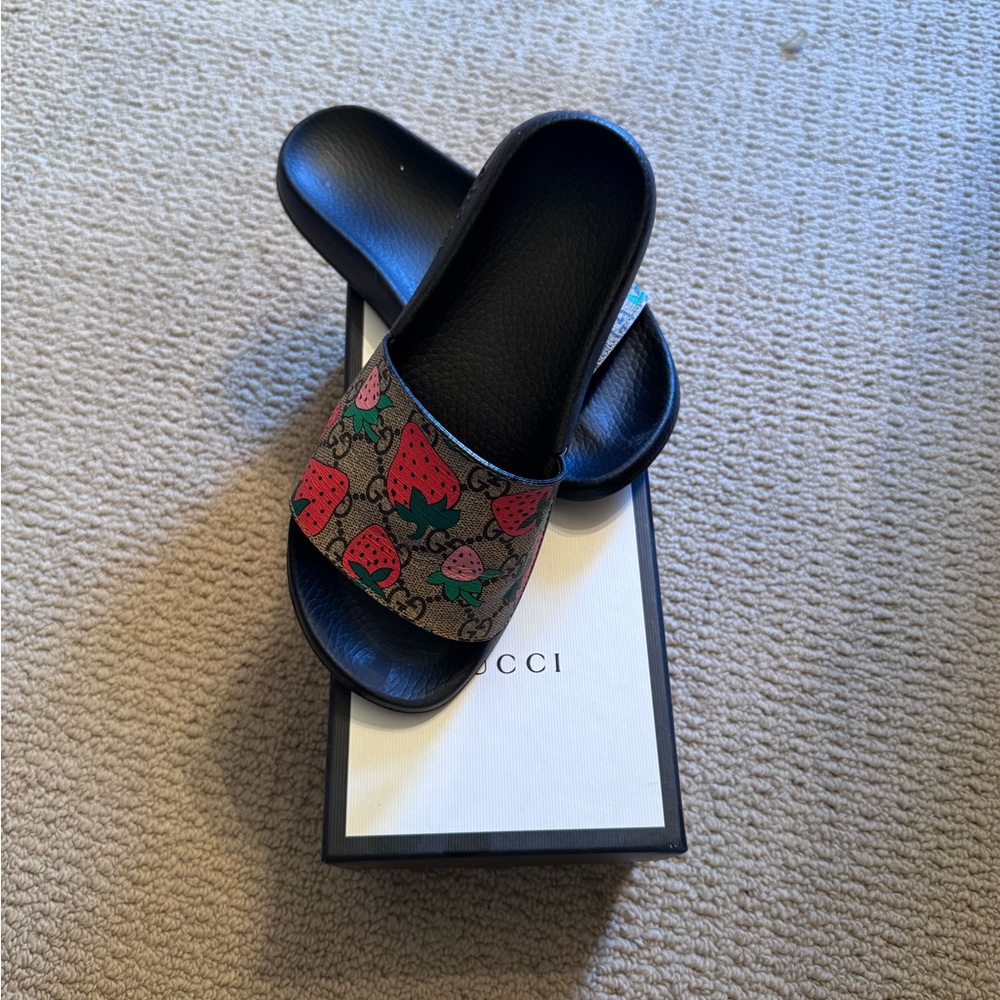 Gucci Black Strawberry Print Sandals